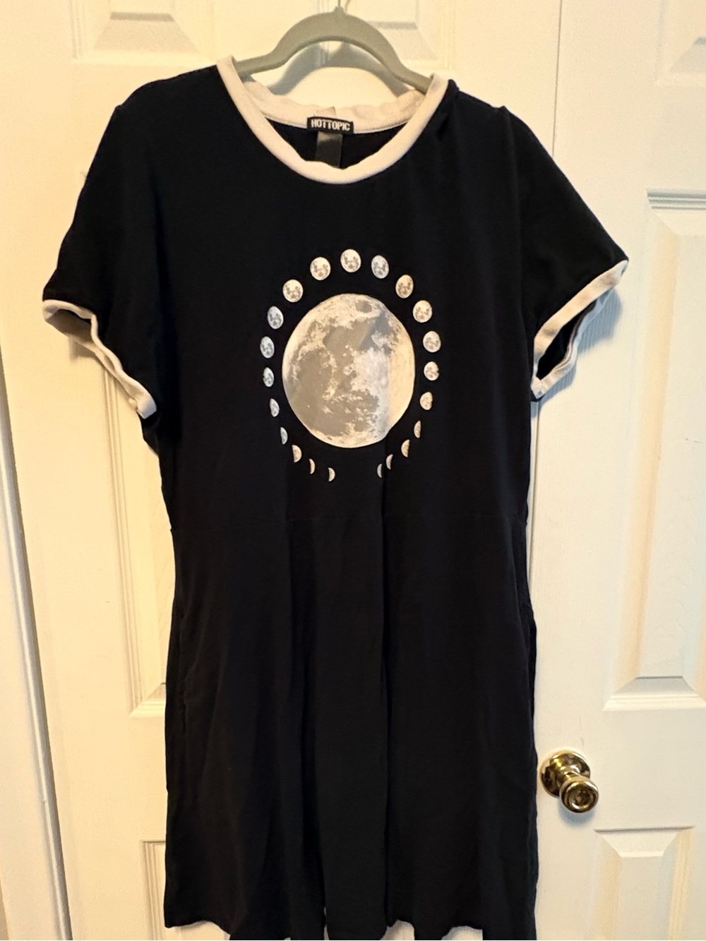 Hot Topic Black and White Moon Phases Ringer Tee